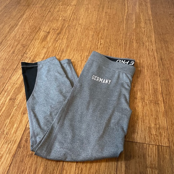 Nike women’s dry fit running workout leggings medium gray/ black cropped - Picture 6 of 6